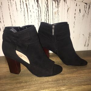 Zeinna open toe w/ cutout Nine West booties 8.5